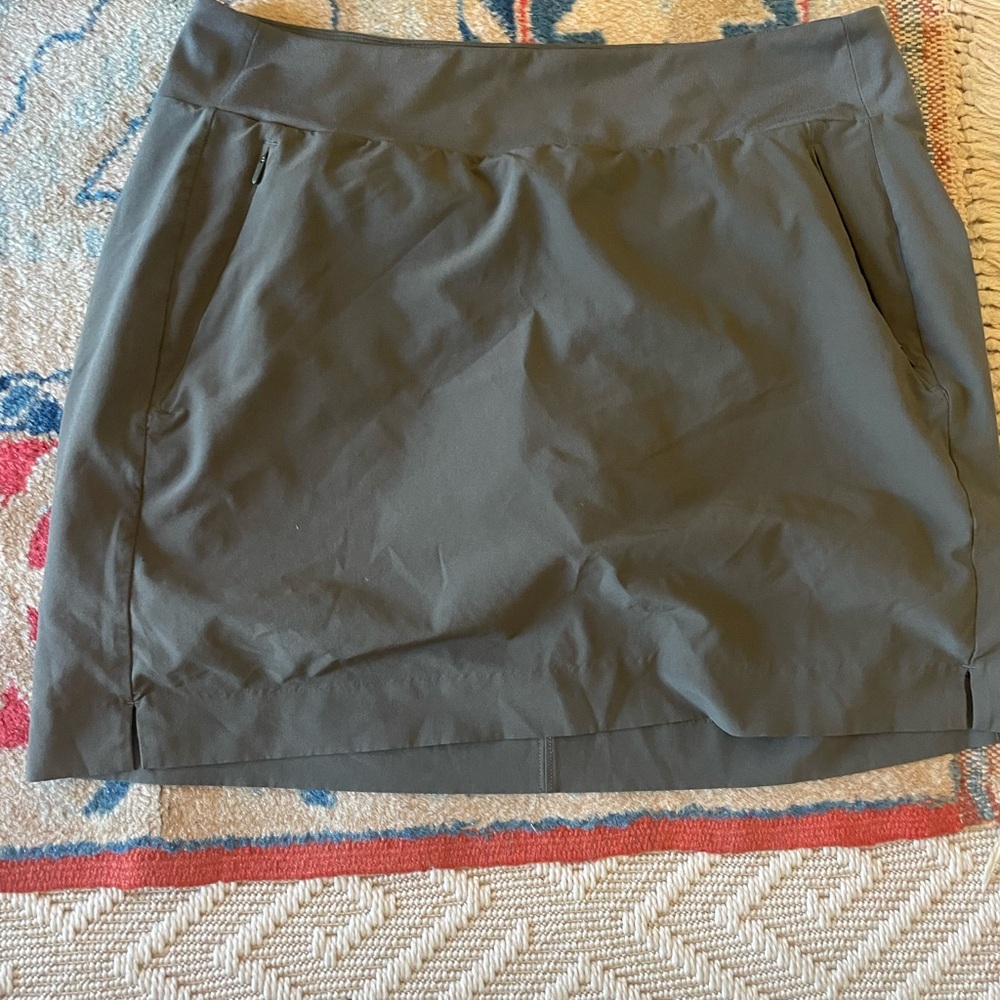 Athleta Scort Large